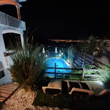 Villa Georgina With Cats Opric