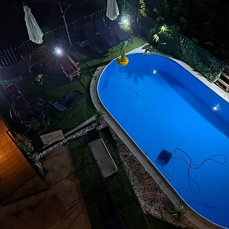 Villa Georgina With Cats Opric