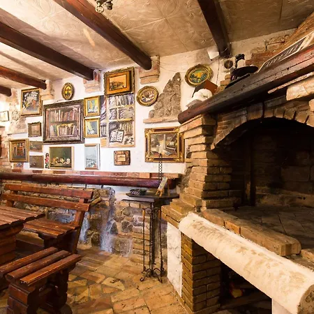 Georgina With Cats Villa