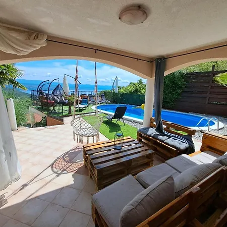 Georgina With Cats Villa