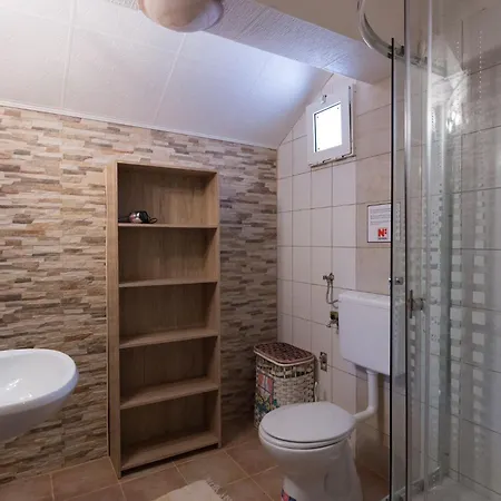 Georgina With Cats Villa Opric