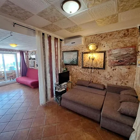 Villa Georgina With Cats