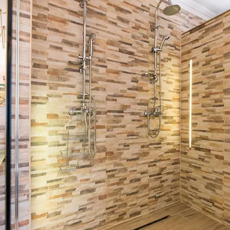 Georgina With Cats Opric