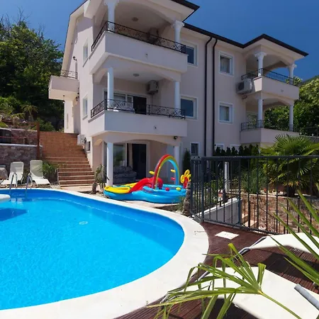 Villa Georgina With Cats *