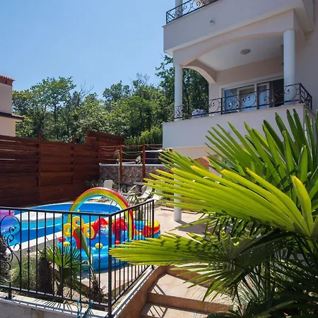 Georgina With Cats Villa