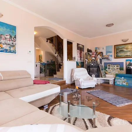 Georgina With Cats Villa