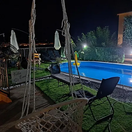 Georgina With Cats Opric