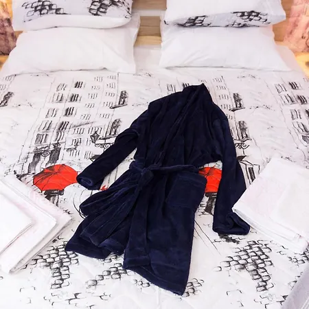 Georgina With Cats Vilă Opric