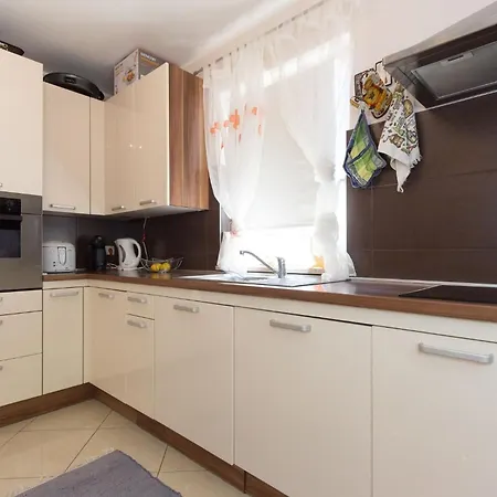 Vilă Georgina With Cats Opric