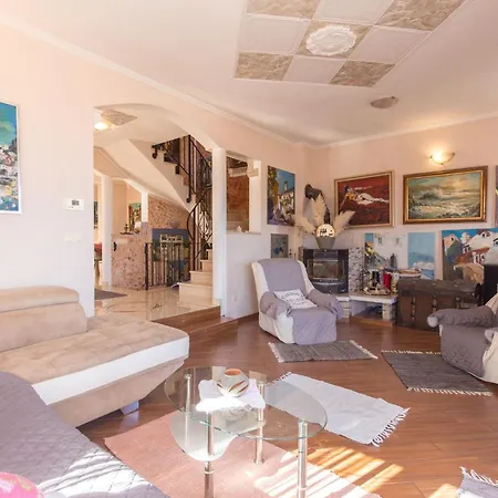 Georgina With Cats * Opric