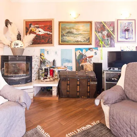 Georgina With Cats Opric