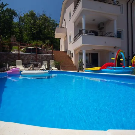 Georgina With Cats * Opric