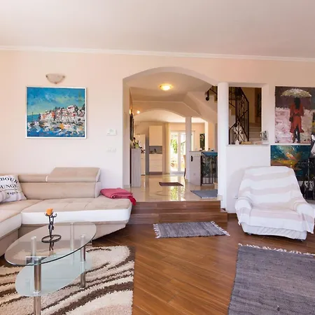 Georgina With Cats فيلة *