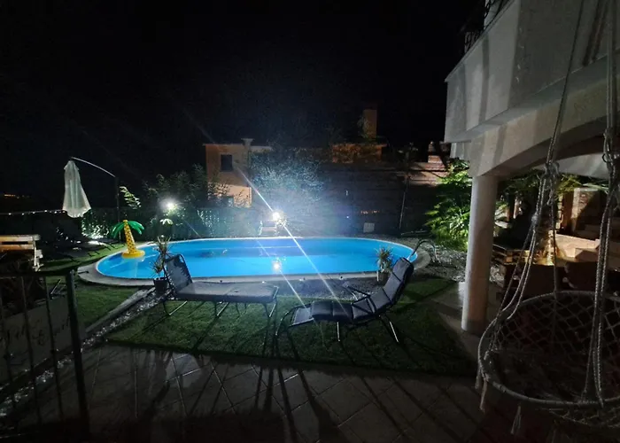 Villa Georgina With Cats Opric